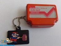 Super Mario Famicon tin keychain rood