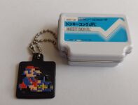 Super Mario Famicon tin keychain wit